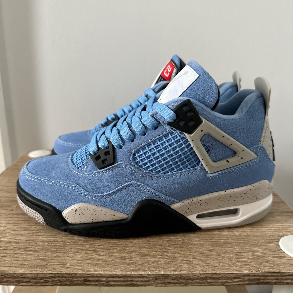 Jordan 4 Retro University Blue